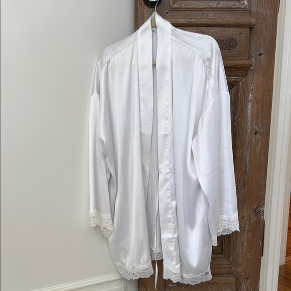 Elegant White Kimono Robe with Lace Trim